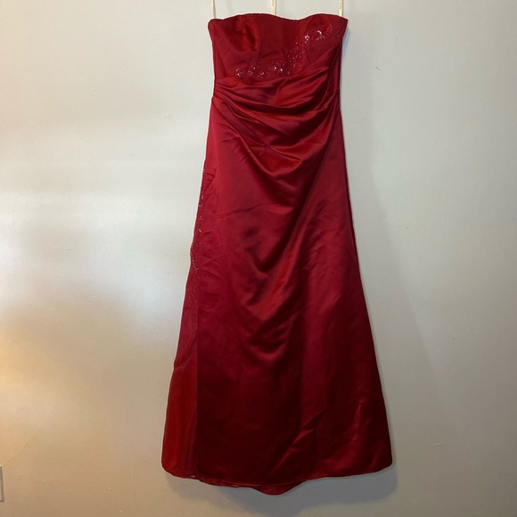 David’s Bridal size 10 Burgundy Gown NWOT - Picture 6 of 12
